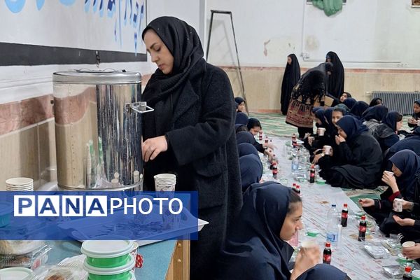 برگزاری مراسم احسان و افطار در دبیرستان حضرت ولیعصر (عج) ری یک 