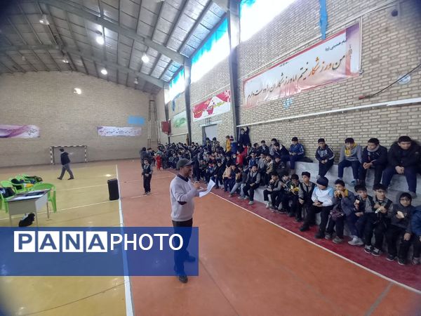 مسابقات دارت در دبستان پسرانه غدیر شهرستان شیروان