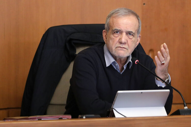 پزشکیان: حفظ آرامش بازار کمتر از مجاهدت در جبهه‌های نبرد نیست