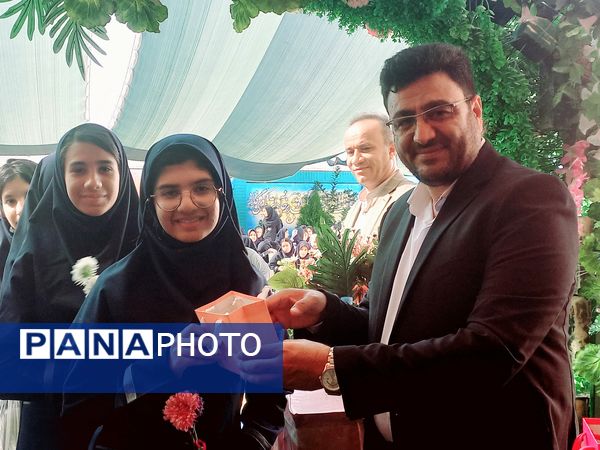 زنگ‌ ناحیه‌ای مهر و مقاومت در آموزشگاه صارمیه 10 آموزش و پرورش ناحیه یک اصفهان