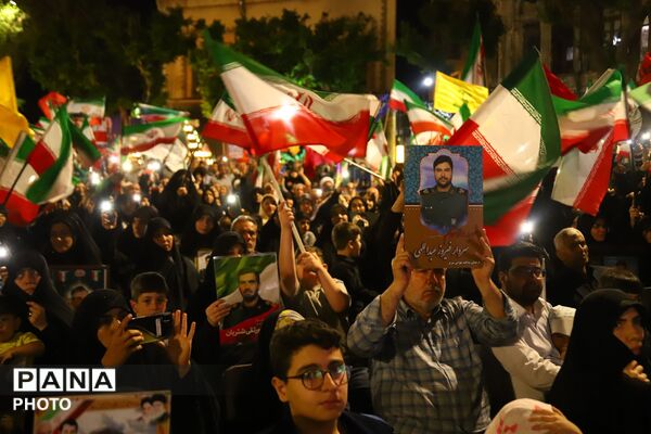 بازتاب حضور گسترده جامعه فرهنگی تبریز در سالگرد شهدای دفاع مقدس ۱۲روزه