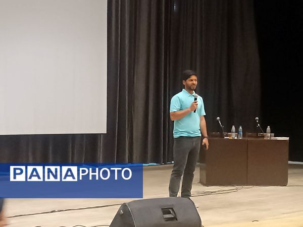 همایش روبیس شو با حضور رتبه‌های برتر کنکوری در نیشابور