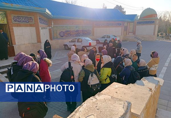 یادمان شهدای گمنام و موزه آثار شهدا و ایثاگران میزبان دانش‌آموزان دبیرستان هدی 2