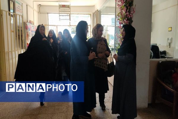 جلسه آموزش خانواده در دبیرستان شهید مجید دهنوی نیشابور