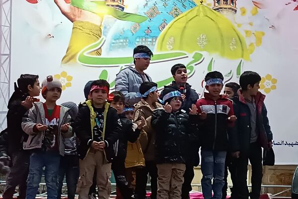 پیشوا غرق در نور نیمه شعبان