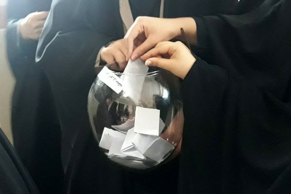 رقابت دانش‌آموزان منتخب در انتخابات منطقه‌ای شورای دانش‌آموزی بهارستان دو