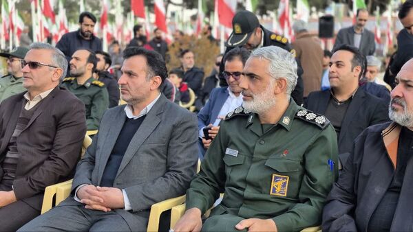 آیین مهمانی لاله‌ها و عطر افشانی گلزار شهدای کاشان