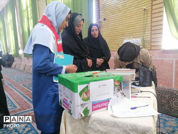 جلسه انجمن اولیا و مربیان دبستان شهید سید خلیل رضوی درحسینیه شهربار