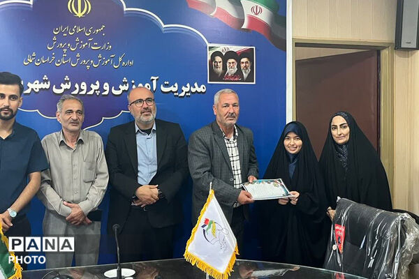 تجلیل از افسرانِ رسانه‌ایِ دانش‌آموز در جاجرم