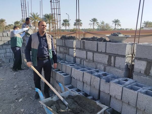 دیوار چینی حیاط مدرسه شهید رونما، هدیه گروه جهادی شهدای گمنام جغین 