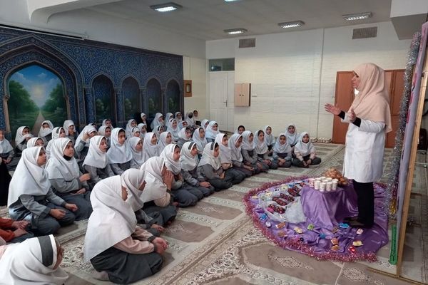 جشن بلوغ در دبستان شاهد فاطمه زهرا (س)