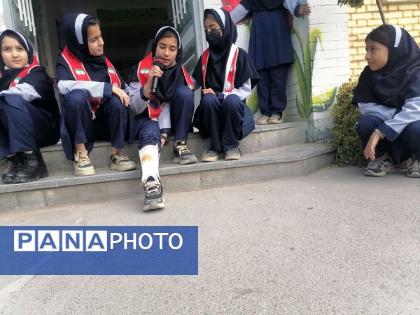 بیست و هفتمین دوره مانور زلزله در مدرسه ناهید نخودی 