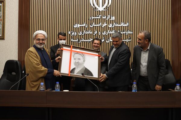 نشست هم‌اندیشی فرهنگیان تربت‌حیدریه با محوریت نهضت مدرسه‌سازی