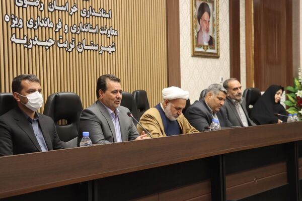 نشست هم‌اندیشی فرهنگیان تربت‌حیدریه با محوریت نهضت مدرسه‌سازی