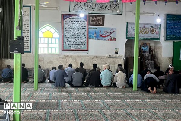 تصویر بندگی دانش‌آموزان در ماه خدا