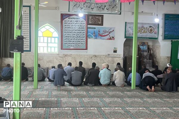 تصویر بندگی دانش‌آموزان در ماه خدا