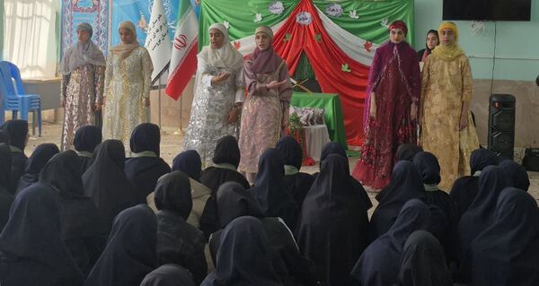 جشن باشکوه پیروزی انقلاب در مدارس مروست
