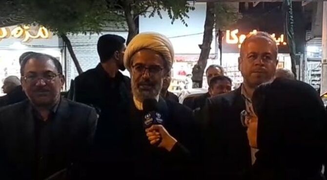 غریب به شصت شب است ، مردم هر شب می‌آیند و در این اجتماعات شرکت می‌کنند 