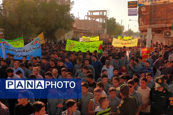 فراشبند صحنه هم‌صدایی مردم و دانش‌آموزان در روز ملی مبارزه با استکبار جهانی 