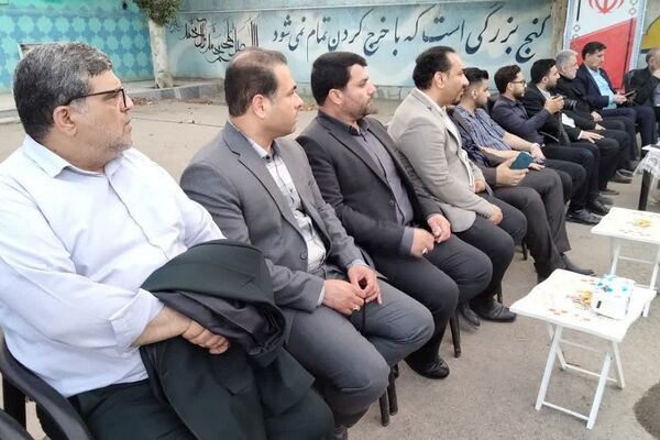 بازدید مسئولان با هدف بررسی نیازهای آموزشی از مدارس پیشوا