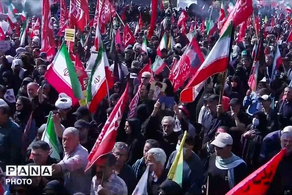 اشک‌ها و بغض‌های میلیونی در مسیر تشییع پیکر مطهر رهبر شهید