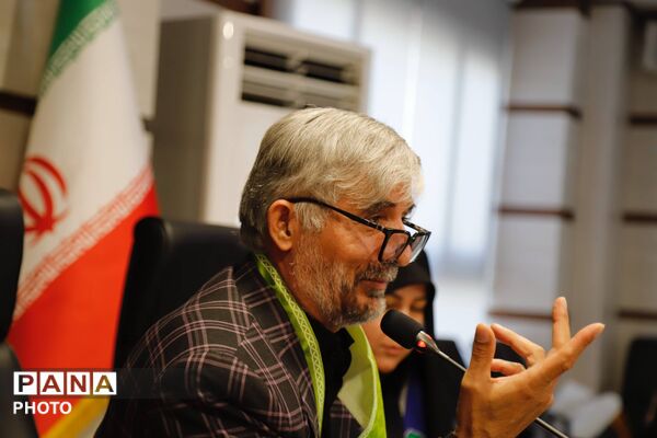 نشست هم‌اندیشی مسئولان دانش‌آموزی تهران با محور آموزش مربیان و مدیریت مصرف انرژی