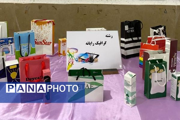 گالری هنر در هنرستان شهید بخشنده زرقان 