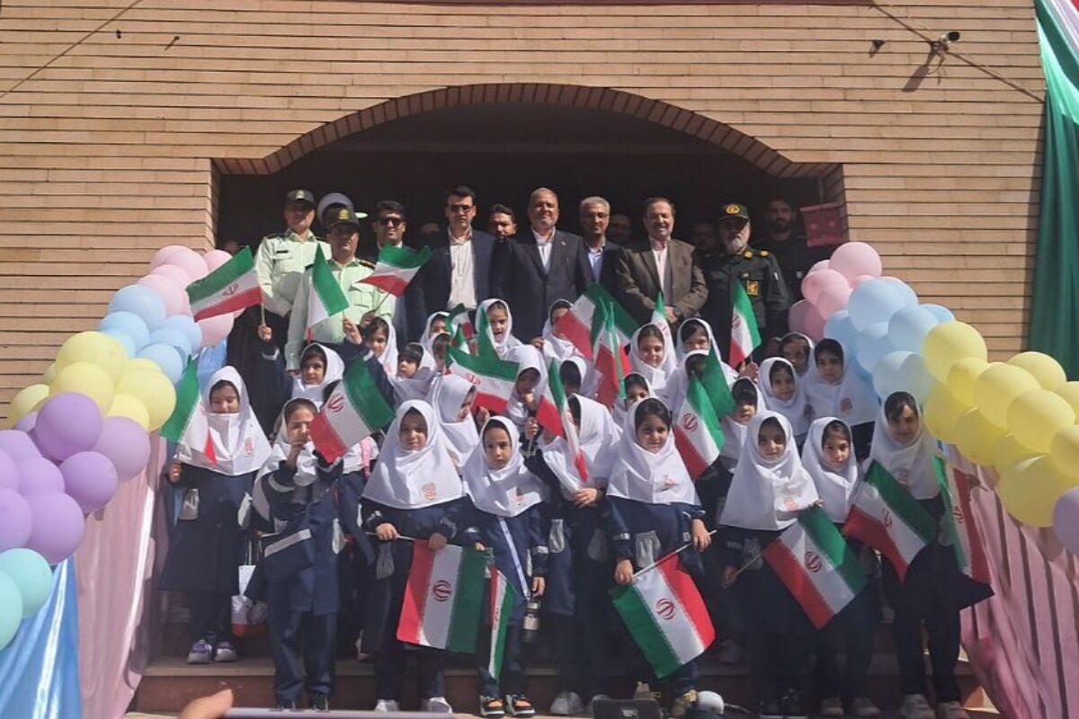 برگزاری جشن شکوفه ها با شعار توسعه عدالت برای ایران برای مدرسه در دبستان حضرت معصومه ناحیه یک شهرری