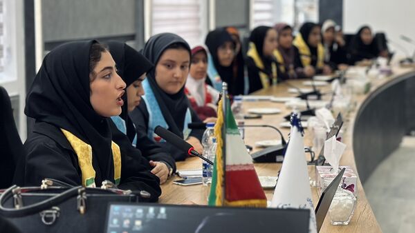 نشست صمیمانه قائم‌مقام سازمان دانش‌آموزی کشور با نمایندگان دانش‌آموزان پیشتاز وخبرنگاران‌پانای استان مرکزی