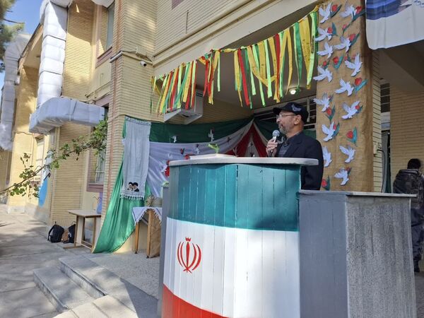 زنگ مهر در دبیرستان شاهد تقوا پیشگان ناحیه ۴ مشهد نواخته شد