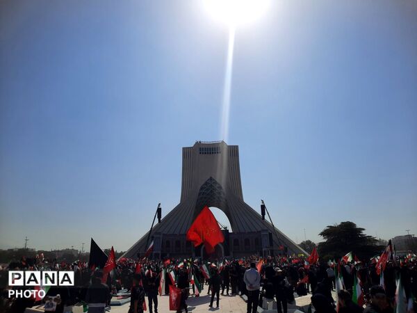 وداع باشکوه ملت با رهبر انقلاب و تشییع پیکر پاک و مطهر ایشان