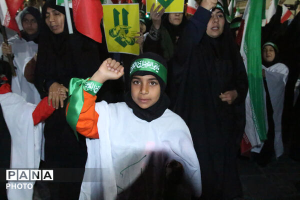 دسته کفن پوشان یزدی در سوگ رهبر انقلاب