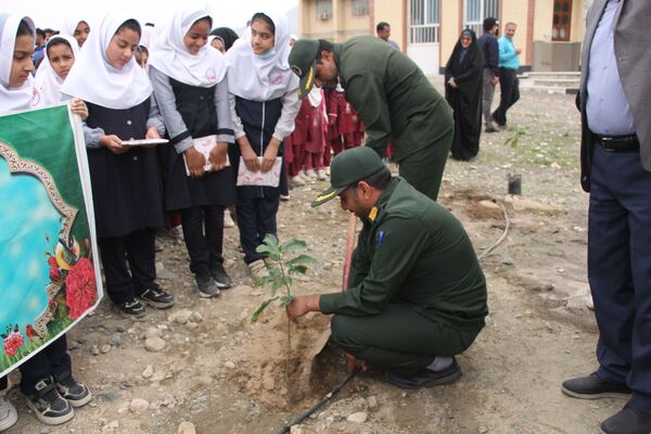 روز درختکاری در رودان
