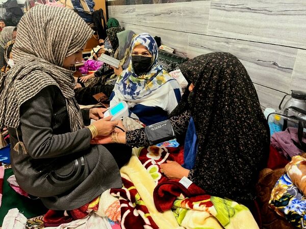 مراسم اعتکاف مادر دختری در مسجد صاحب الزمان آشخانه
