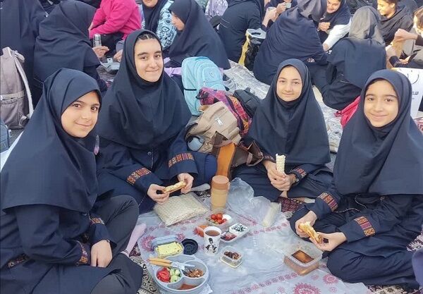 «صبحانه سلامت »با هدف ترویج تغذیه سالم در دبیرستان تیمسار فلاحی ناحیه 1 کرج 