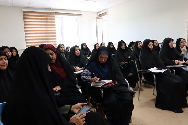 نشست بصیرتی و تربیتی با محوریت عفاف و حجاب در اداره آموزش و پرورش شهرستان اسلامشهر