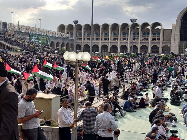 استقبال باشکوه و تعجیل مردم جهت برپایی نماز عید سعید فطر