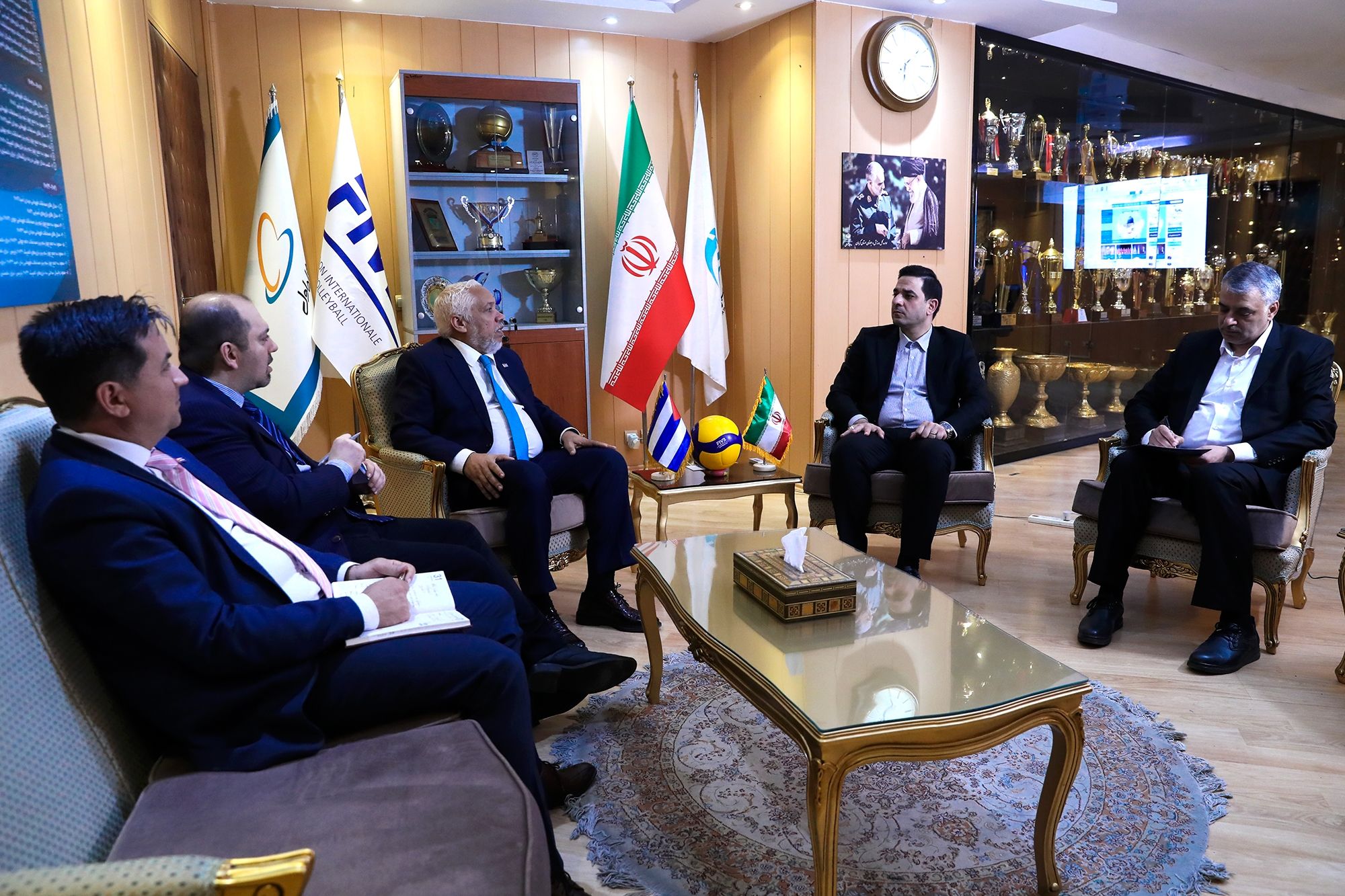 تقوی میزبان سفیر کوبا، تاکید بر افزایش همکاری‌های والیبالی دو کشور

