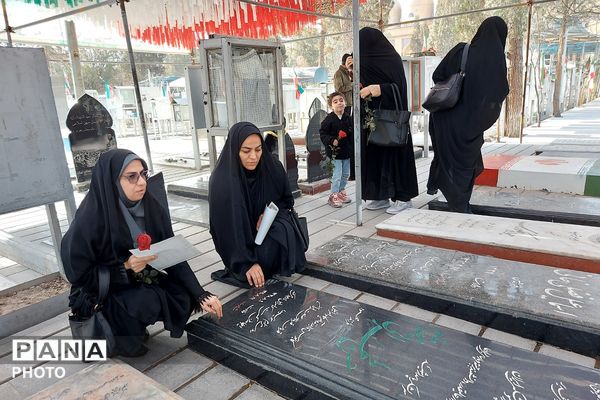 تجدید میثاق معاونین پرورشی، مربیان تربیتی و مشاورین مدارس کهریزک با آرمان‌های امام راحل و شهدا