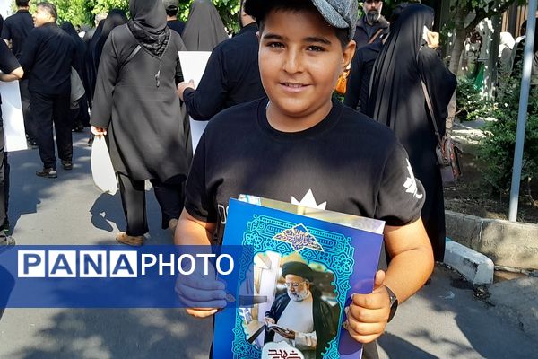 حضور میلیونی مردم تهران برای بدرقه شهید جمهور و یاران