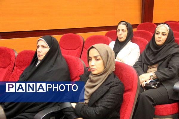 نشست روسای انجمن اولیاء و مربیان مدارس بهارستان‌دو