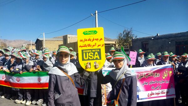 شکوه حضور دانش‌آموزان شهید مطهری در راهپیمایی ۱۳ آبان