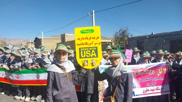 شکوه حضور دانش‌آموزان شهید مطهری در راهپیمایی ۱۳ آبان