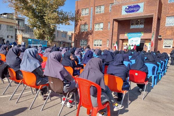 آیین نواختن زنگ استاندارد در هنرستان صدیقه ناظران 