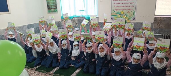 جشن قرآن در دبستان دخترانه المهدی ناحیه 2 کرج و شهرستان فردیس