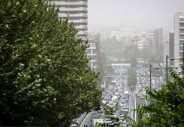 تهران غرق آلودگی هوا؛ گروه‌های حساس در خانه بمانند