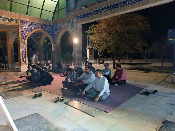مراسم قرائت زیارت عاشورا به‌مناسبت هفته دفاع مقدس در مزار شهدای خلیل آباد