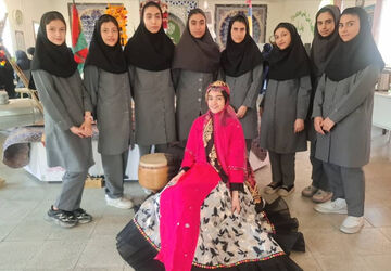 بازارچه کارآفرینی در دبیرستان فرزانگان آباده؛ گامی عملی برای آشنایی دانش‌آموزان با دنیای کسب‌وکار