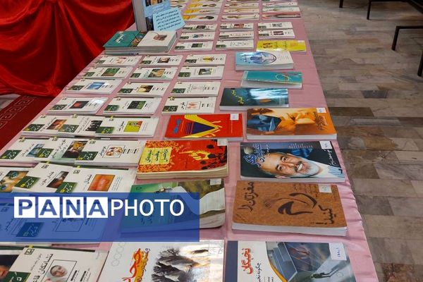 برپایی نمایشگاه کتاب و کتابخوانی به همت دانش‌آموزان مدارس ناحیه دو شهرری 