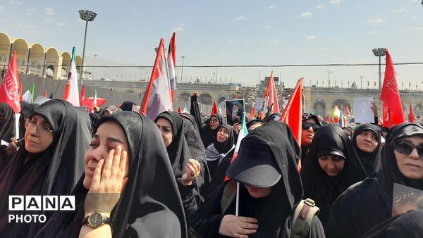 تجدید میثاق با آرمان‌های انقلاب، تهران در سوگِ رهبر شهید یکپارچه سیاه پوش شد
